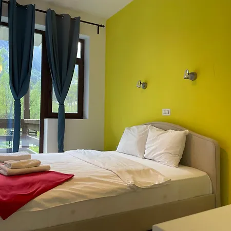 Cozy Riverfront Apartments With Garden And Mountain View-2